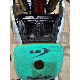 Kit completo actualización filtro de aire y tapas laterales AJP PR7 2025